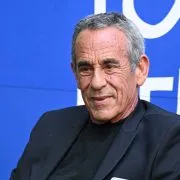 Thierry Ardisson : l’alcool coulait à flots dans les loges de Tout le monde en parle selon Frédéric Beigbeder