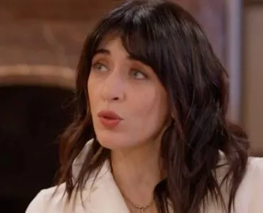 Nolwenn Leroy en chanson au moment le plus difficile des obsèques de Loana