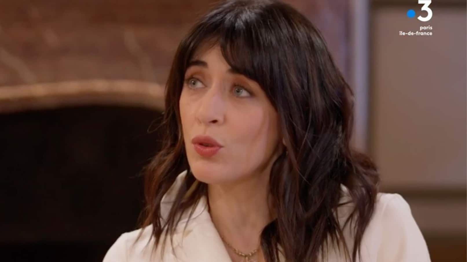 Nolwenn Leroy en chanson au moment le plus difficile des obsèques de Loana