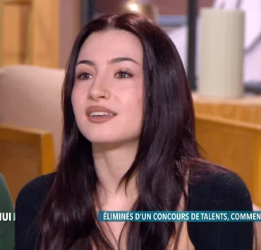 Lénie avoue chez Faustine Bollaert, dans "Ça commence aujourd’hui", être sous "pression" à cause du succès de Pierre Garnier