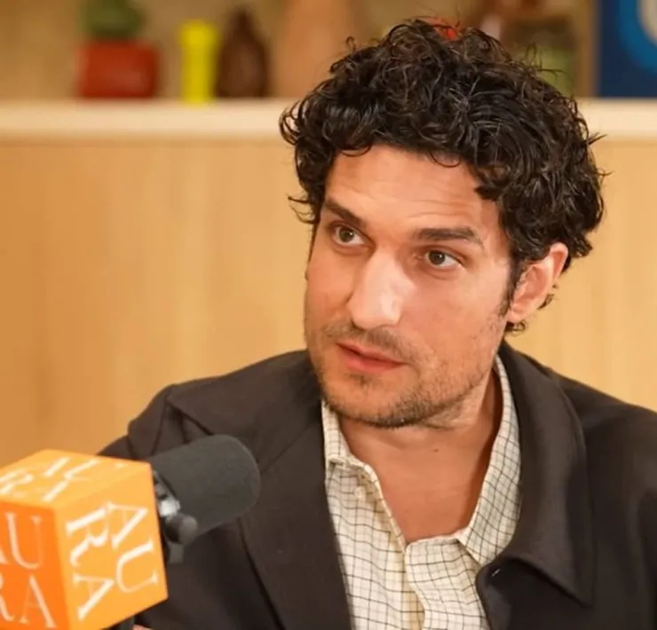 "Ça la rend folle", Louis Garrel s’exprime sur le racisme que subit sa fille, Oumy