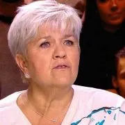 "Elle est forte, elle est fragile" : Isabelle Aubret émue aux larmes en parlant de son amie Mimie Mathy