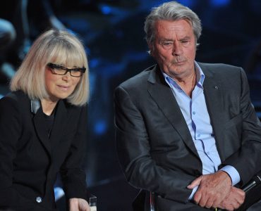 Mireille Darc : triplex face à la tour Eiffel, hôtel particulier à Aix, sa vie fastueuse avec Alain Delon, en dehors de Douchy