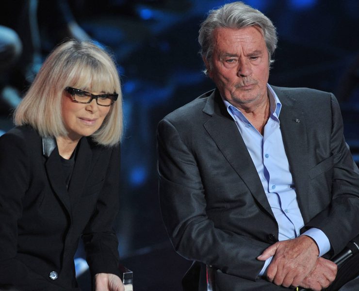 Mireille Darc : triplex face à la tour Eiffel, hôtel particulier à Aix, sa vie fastueuse avec Alain Delon, en dehors de Douchy