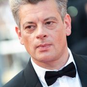 Benjamin Biolay : sa résidence secondaire se trouve dans cette ville du Sud où se tournent toutes ces célèbres séries françaises