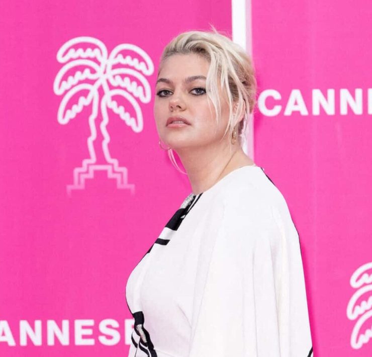 « Je suis née triste » : Louane revient sur la mort tragique de ses deux parents