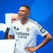 Comment s'habiller pour un rendez-vous amoureux ? Les conseils mode de Kylian Mbappé