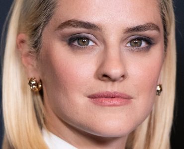 Noémie Merlant : comment elle a aménagé sa maison de famille, au Pouliguen, pour vivre avec son papa