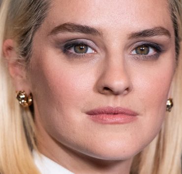 Noémie Merlant : comment elle a aménagé sa maison de famille, au Pouliguen, pour vivre avec son papa