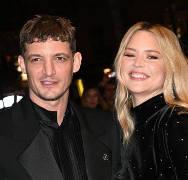 Niels Schneider, pas collant : Virginie Efira a sa propre chambre, sur le palier de leur appartement de Bastille