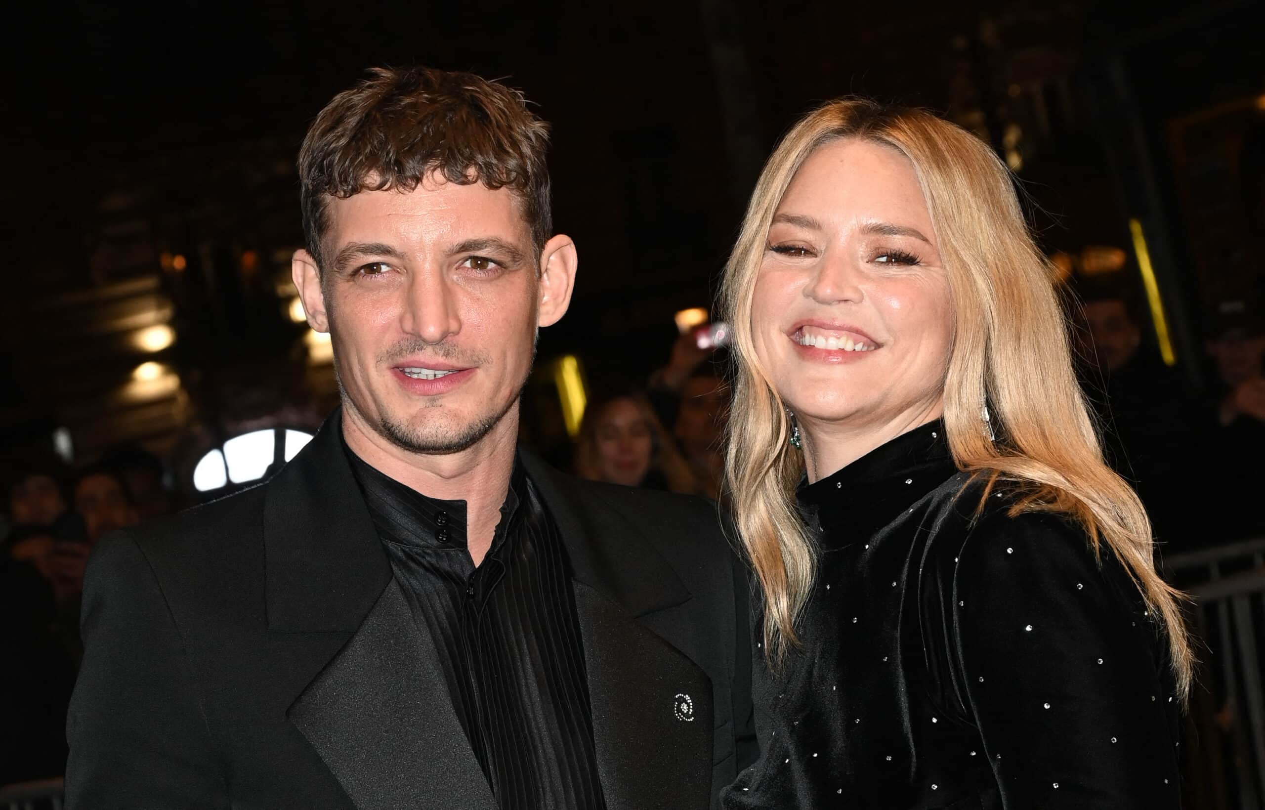 Niels Schneider, pas collant : Virginie Efira a sa propre chambre, sur le palier de leur appartement de Bastille