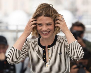 "C’est plus simple de faire des scènes d’amour avec une femme" : Mélanie Thierry se confie sur le tournage du film "La vie d’une femme"