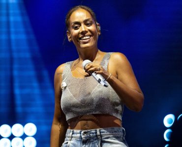 "Je vous dois une partie de ma vie" : Amel Bent adresse un message bouleversant à son public après son concert événement