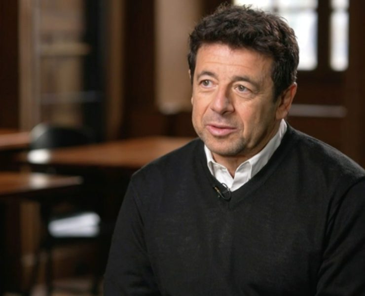 Patrick Bruel accusé d'agressions sexuelles : des manifestantes l'attendent avec une banderole choc