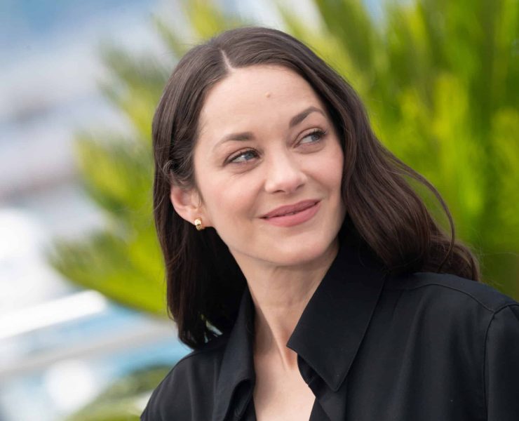 Cannes 2026 : Marion Cotillard opte pour une nouvelle robe qui ne laisse que peu de place à l’imagination en pleine nuit, sur le tapis rouge