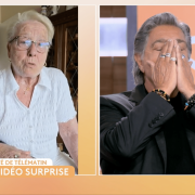 "Je suis encore vivante grâce à toi" : Frédéric François au bord des larmes, une fan qu'il a "sauvée" le surprend dans Télématin