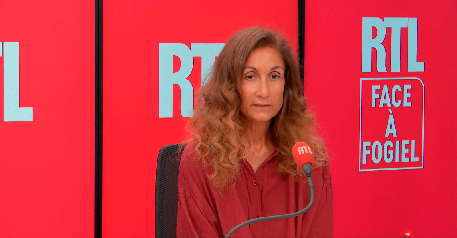 "Il m'a dit qu'il me renierait si je continuais à en parler", Coline dévoile désormais les menaces de son père Richard Berry