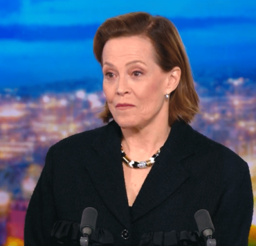 "J'avais 11 ans" : au JT de 20h de TF1, Sigourney Weaver déclare sa flamme à la France