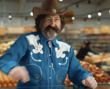 Kad Merad décroche un nouveau contrat publicitaire juteux avec Grand Frais, l’enseigne dont raffolent les Français
