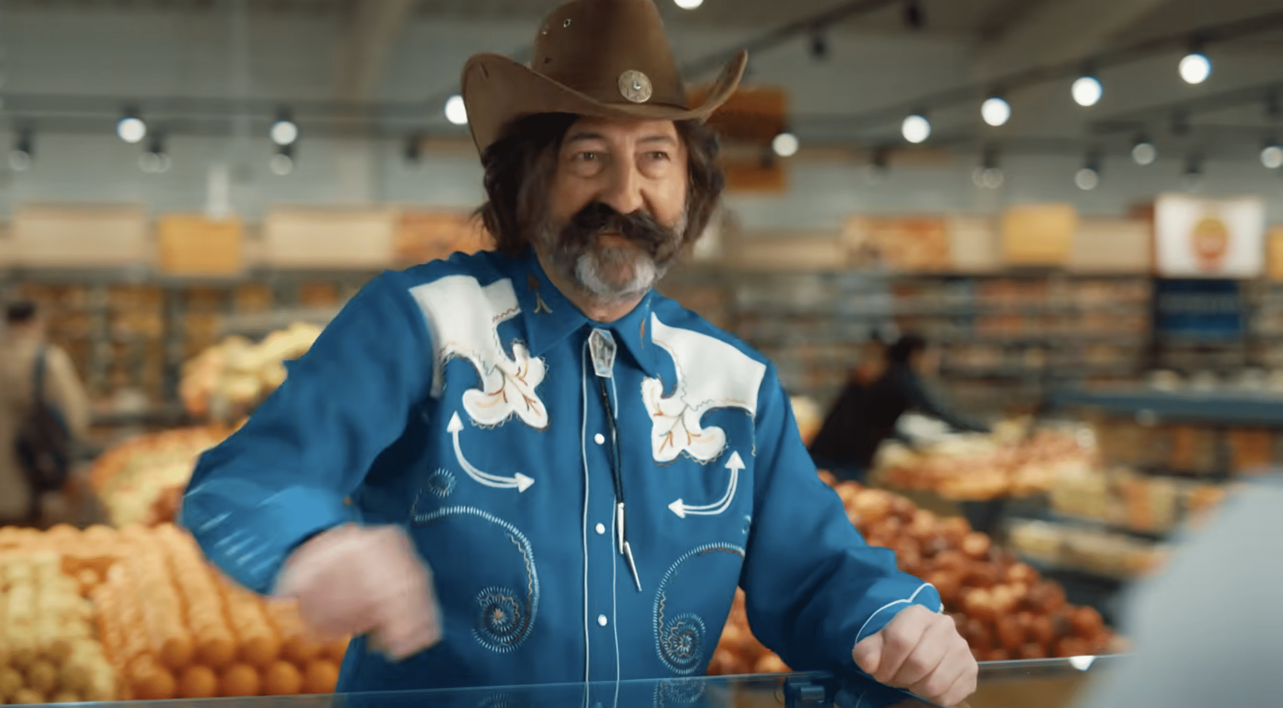 Kad Merad décroche un nouveau contrat publicitaire juteux avec Grand Frais, l’enseigne dont raffolent les Français