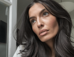 Exclu Public : Ninon Dechavanne, grande artiste au grand cœur, a craqué pour un des plus célèbres candidats de télé-réalité