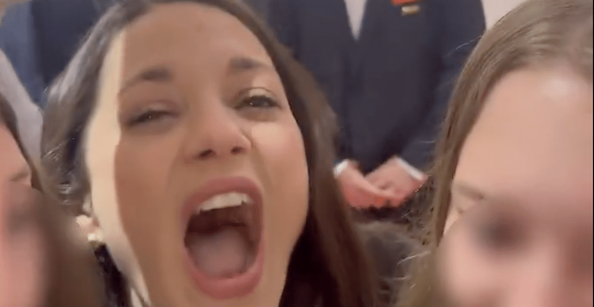 "La p…", Cannes 2026 : Marion Cotillard se fait écraser le pied par une fan, l’actrice hurle de douleur, Guillaume Canet obligé d’intervenir
