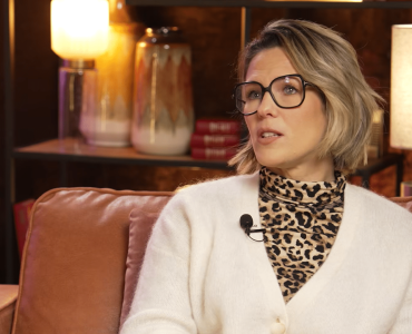 "Quelqu’un m’a donné un coup" : Lorie blessée par un fan lors de son concert à Strasbourg