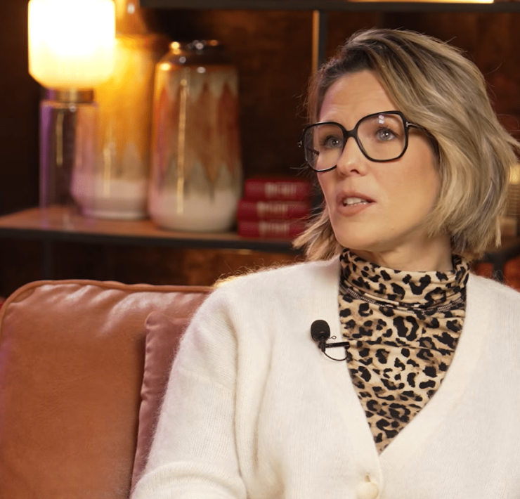 "Quelqu’un m’a donné un coup" : Lorie blessée par un fan lors de son concert à Strasbourg
