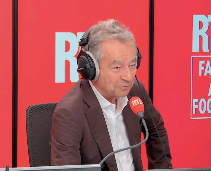 "Coluche l'a sauvé en 1985" : ancien présentateur star de Canal+, Michel Denisot dit tout ce qu’il pense de la tribune anti-Bolloré