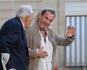 Florent Pagny en plein forme et tout sourire en compagnie de sa femme Azucena : le couple réuni à l’Elysée pour une Légion d’honneur
