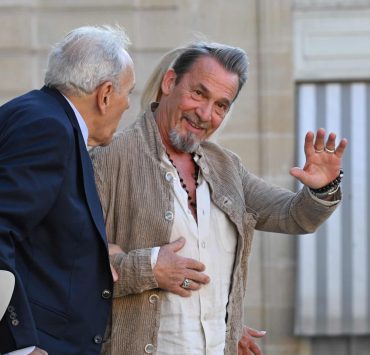 Florent Pagny en plein forme et tout sourire en compagnie de sa femme Azucena : le couple réuni à l’Elysée pour une Légion d’honneur