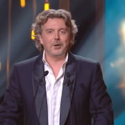 Alex Vizorek "pas marrant" aux Molières 2026 : sa réponse au rédacteur-en-chef de Pascal Praud