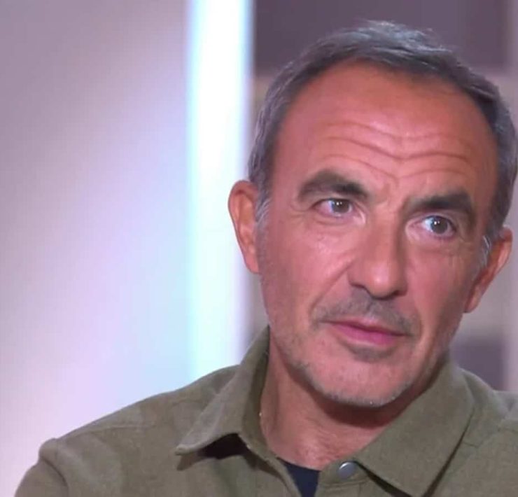 Nikos Aliagas immortalise sa Grèce : Pourquoi il va s'inviter sur vos courriers dès le 15 juin