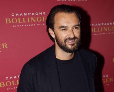 Cyril Lignac : son fils Léo marche déjà fièrement au côté de Sylvie Siri, maire de Saint-Tropez