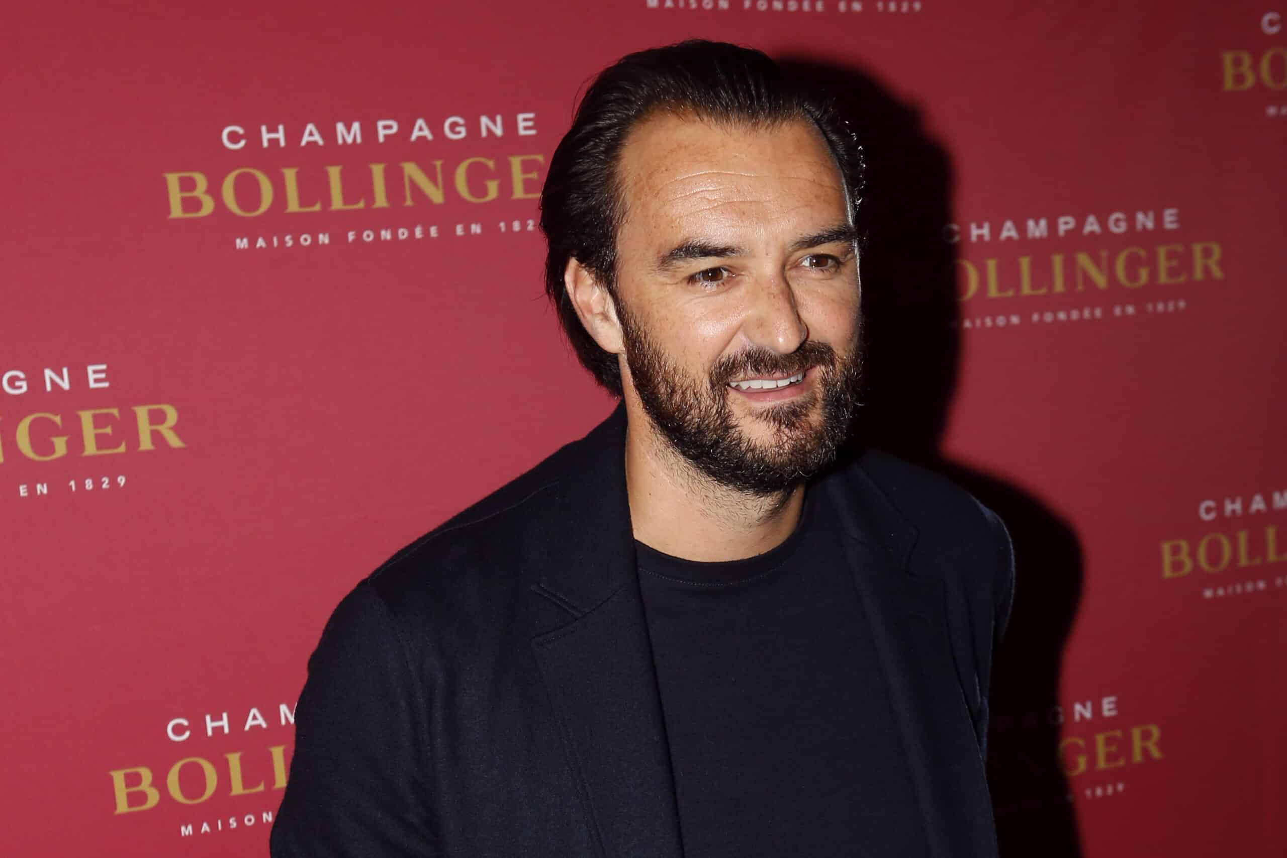 Cyril Lignac : son fils Léo marche déjà fièrement au côté de Sylvie Siri, maire de Saint-Tropez