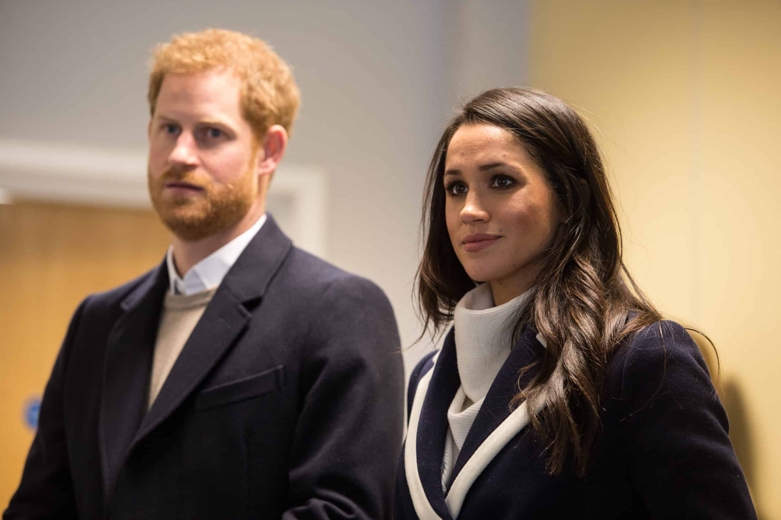 Meghan Markle publie, 8 ans après son mariage avec Harry, de nouvelles images de leur mariage, début d’une longue rupture familiale