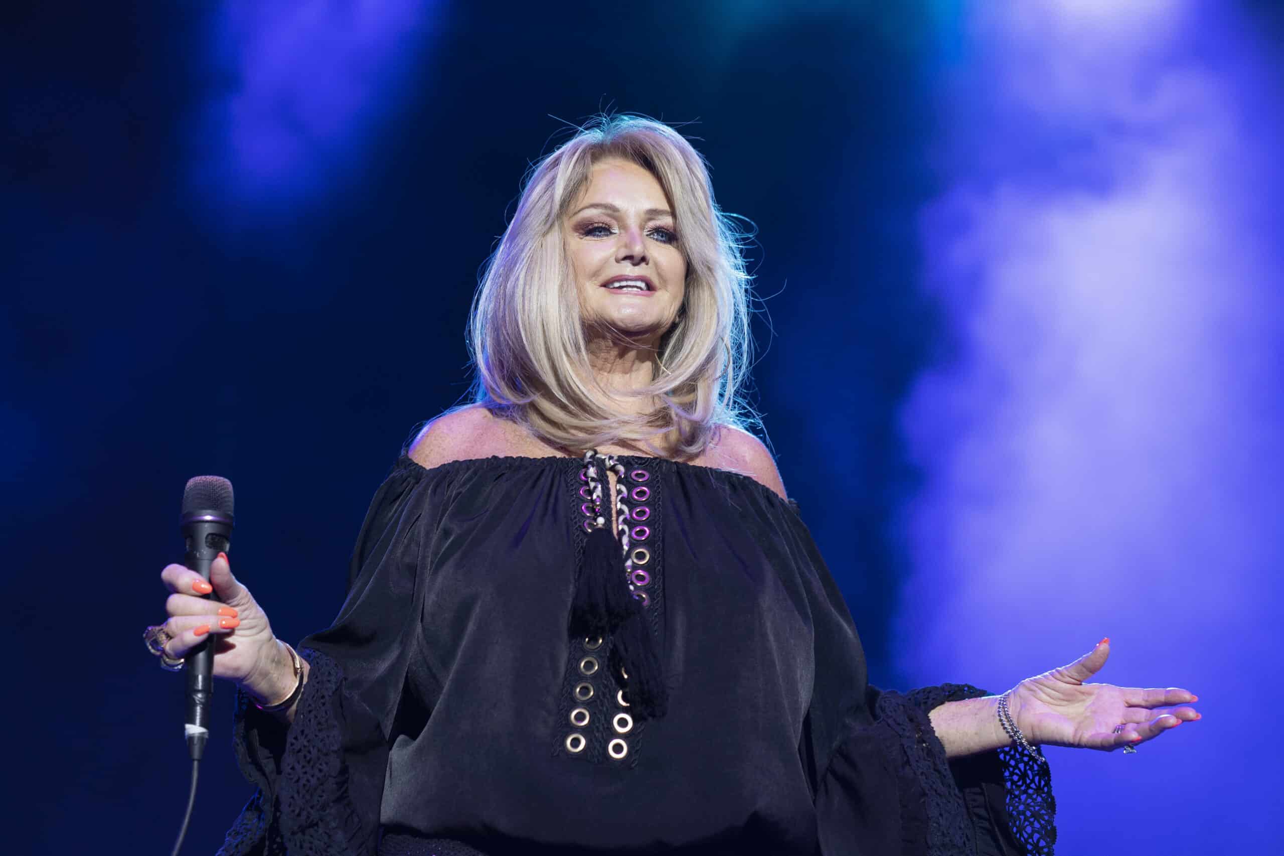"Son état est stable" : Bonnie Tyler hospitalisée, ses proches rétablissent la vérité sur son état de santé