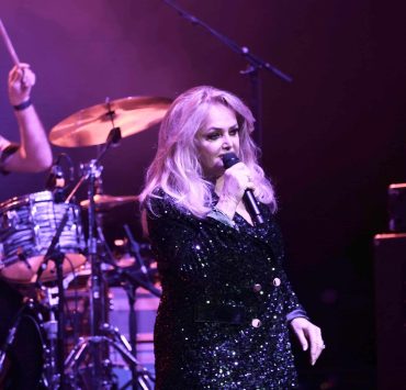 "Nous avons le profond regret d’annoncer" : Bonnie Tyler hospitalisée d'urgence, elle serait dans le coma