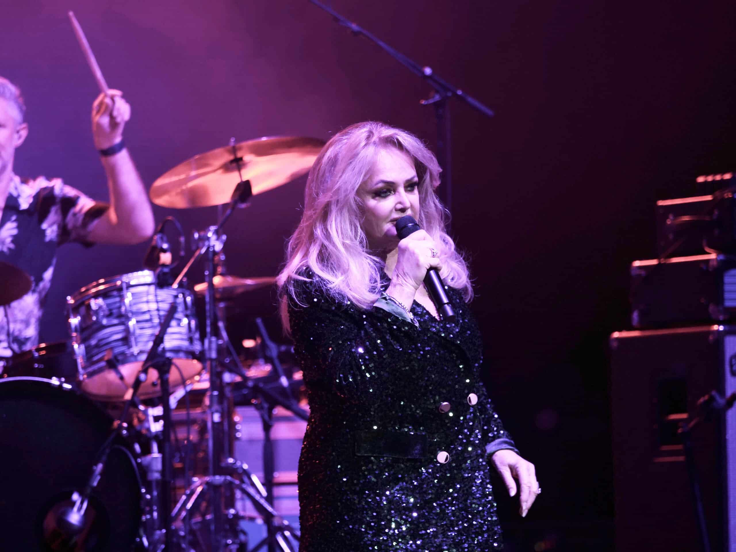 "Nous avons le profond regret d’annoncer" : Bonnie Tyler hospitalisée d'urgence, elle serait dans le coma