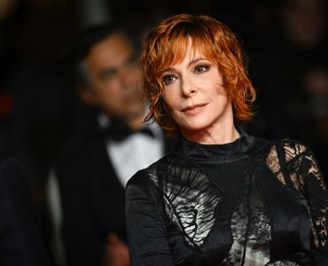 "C’est à qui le tour", Mylène Farmer, c’est la folie, la chanteuse est de retour