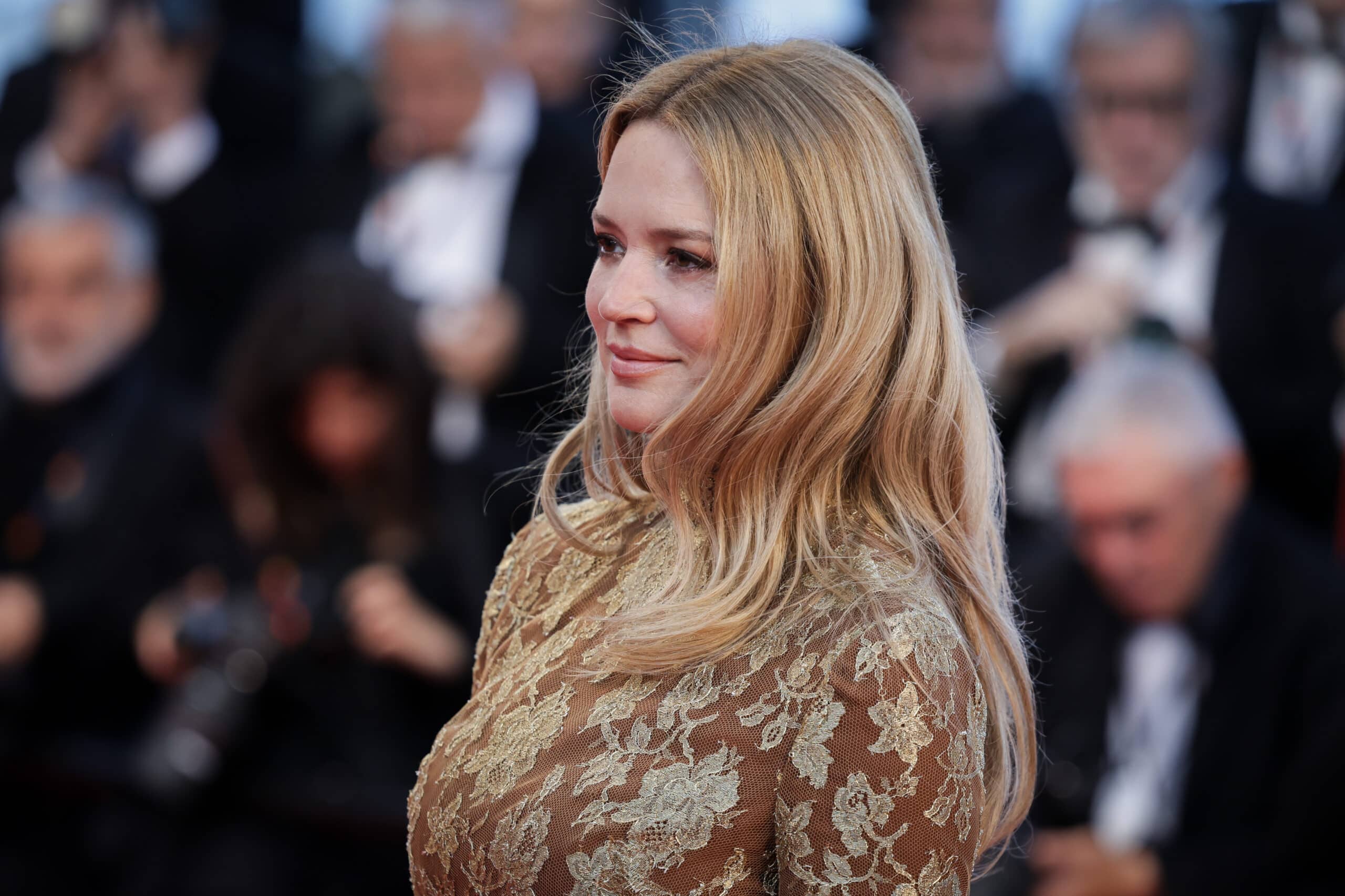Cannes 2026 : "Dégage, il y a Sophie Marceau derrière", Virginie Efira sauvagement virée par un photographe en pleine montée des marches