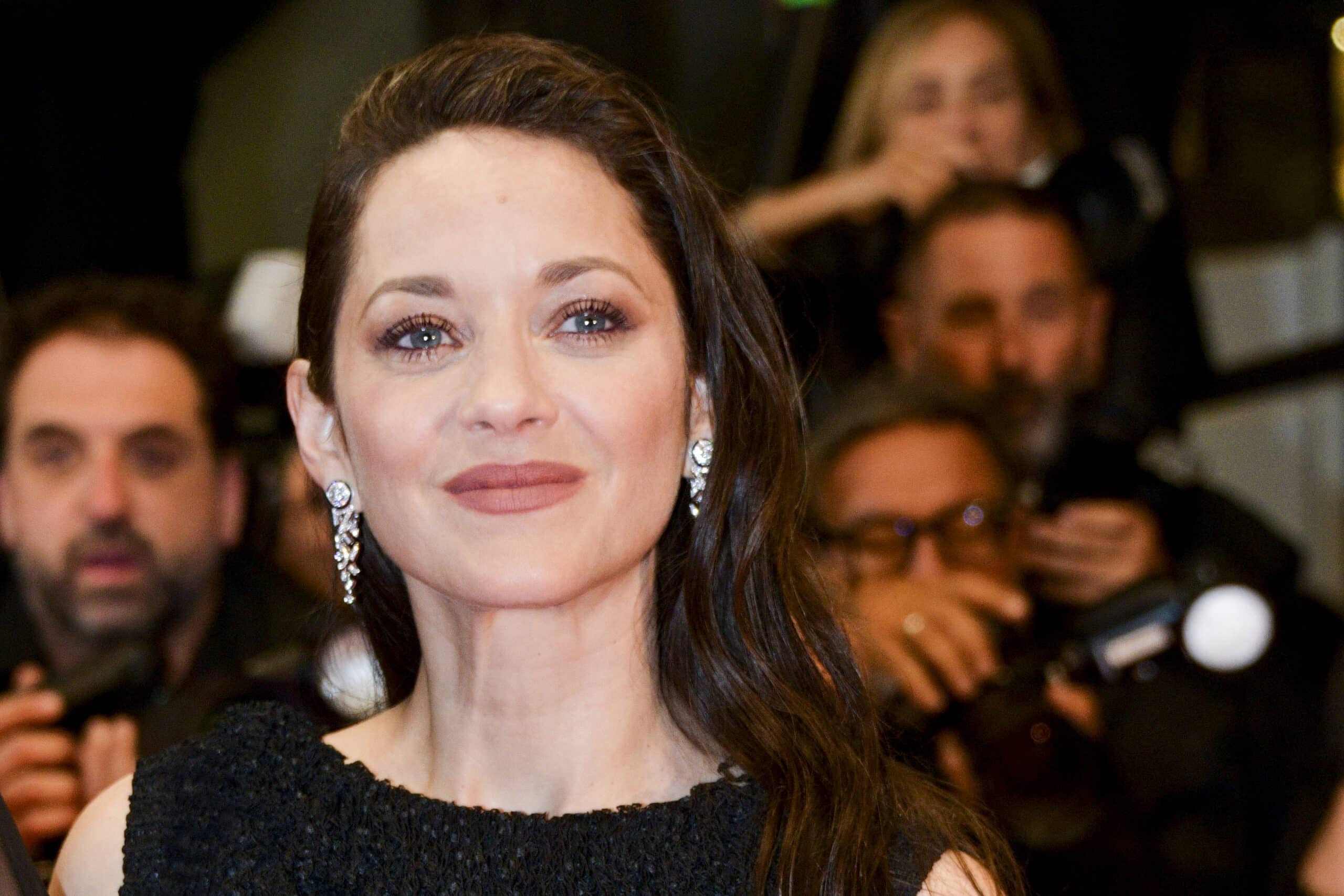 Marion Cotillard : son fils Marcel en "crise de larmes", "hystérique", l’actrice supplie les joueurs du PSG d’intervenir