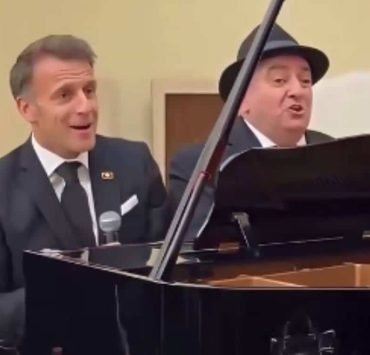 Charles Aznavour repris par Emmanuel Macron : ce n’était définitivement pas dans notre bingo 2026 !