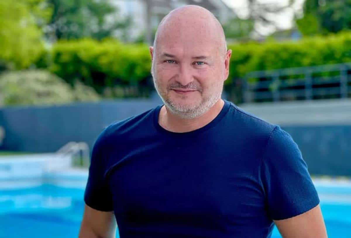 Cauet : pour la première fois, une chanteuse porte plainte contre l’animateur qu’elle accuse de viol