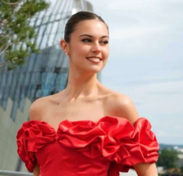 Miss France 2027 : découvrez qui est Solène Videau, élue Miss Aquitaine