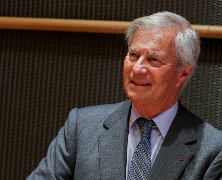 Tribune anti-Bolloré : son fils Cyril contraint de sortir du silence
