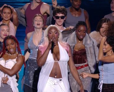 "Je remercie Monsieur Macron", Aya Nakamura gênée par le discours de sa mère au Stade de France
