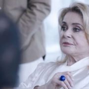 Catherine Deneuve : ses confidences bouleversantes sur sa sœur Françoise Dorléac dans Le Papotin
