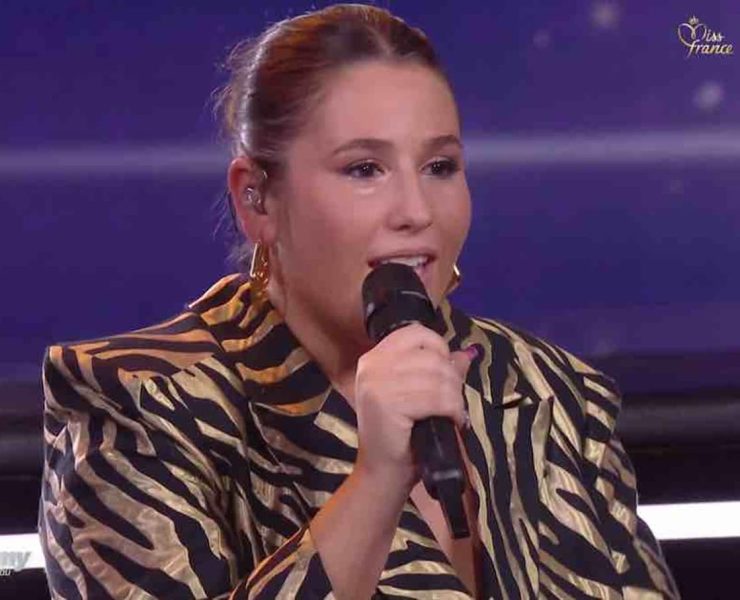 "J'ai eu l'honneur d'être le fil conducteur" : le rôle surprise d'un ancien de la Star Ac' sur l'album de Clara