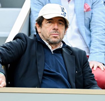 "Une humiliation", "Le début de la fin", Patrick Bruel pourrait bien être incarcéré dans les heures à venir, l’entourage du chanteur témoigne